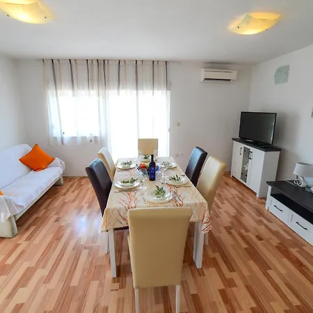 Apartman Lucante *