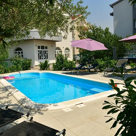 Lucante Apartman *