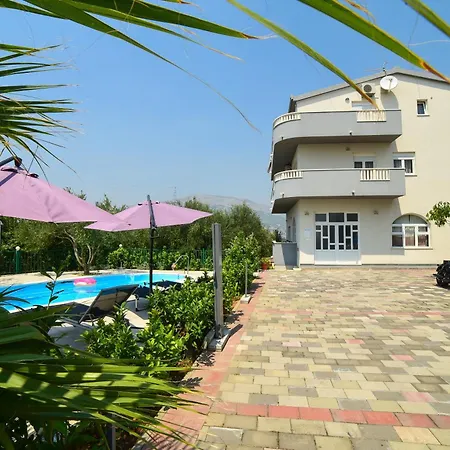 Apartman Lucante *
