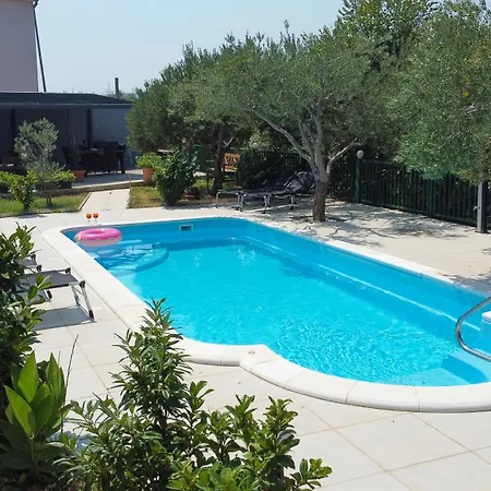 Lucante Apartman *