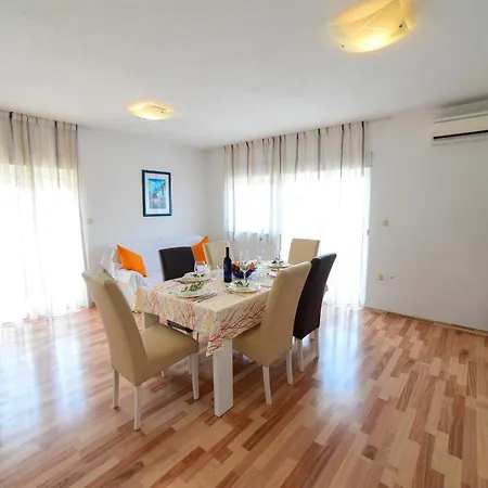 Apartman Lucante *