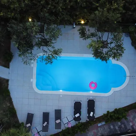 Lucante Apartman *
