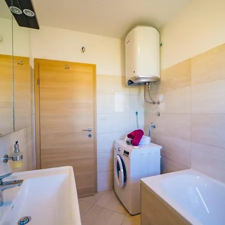 Lucante Apartman *